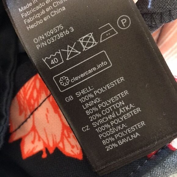 H&M floral super sexy jumper shorts - Picture 7 of 8